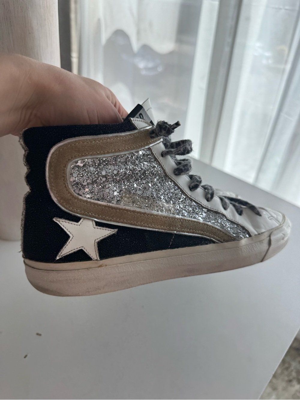 Golden Goose Mid Star High Top Sneakers
High-Top Glitter Star Sneakers 10, 5 - Picture 10 of 17